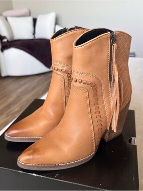 Dingo Tan Leather Pointed-Toe Western Ankle Boots